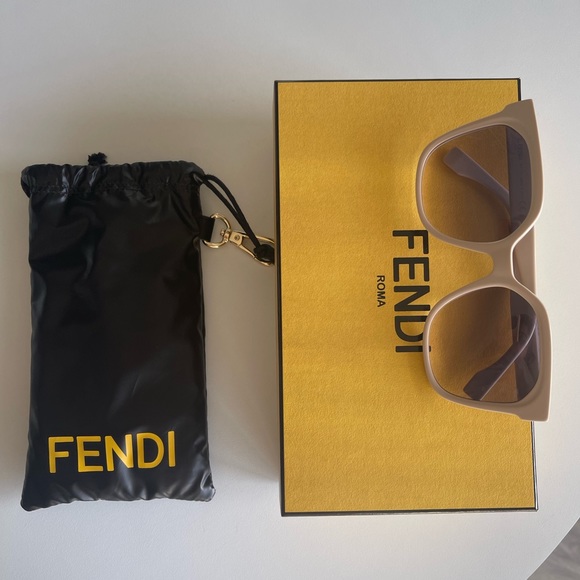 FENDI Gradient Square Sunglasses - Picture 5 of 5